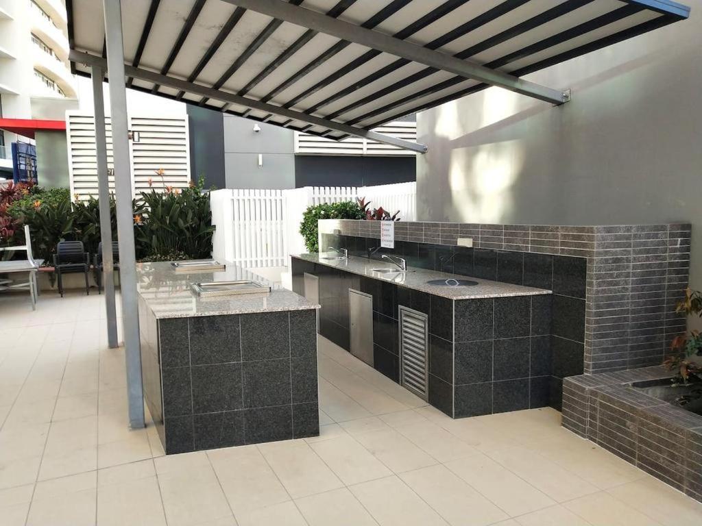 Three-Bedroom Apartment With Amazing View Near Surfers Paradise Gold Coast Exterior photo